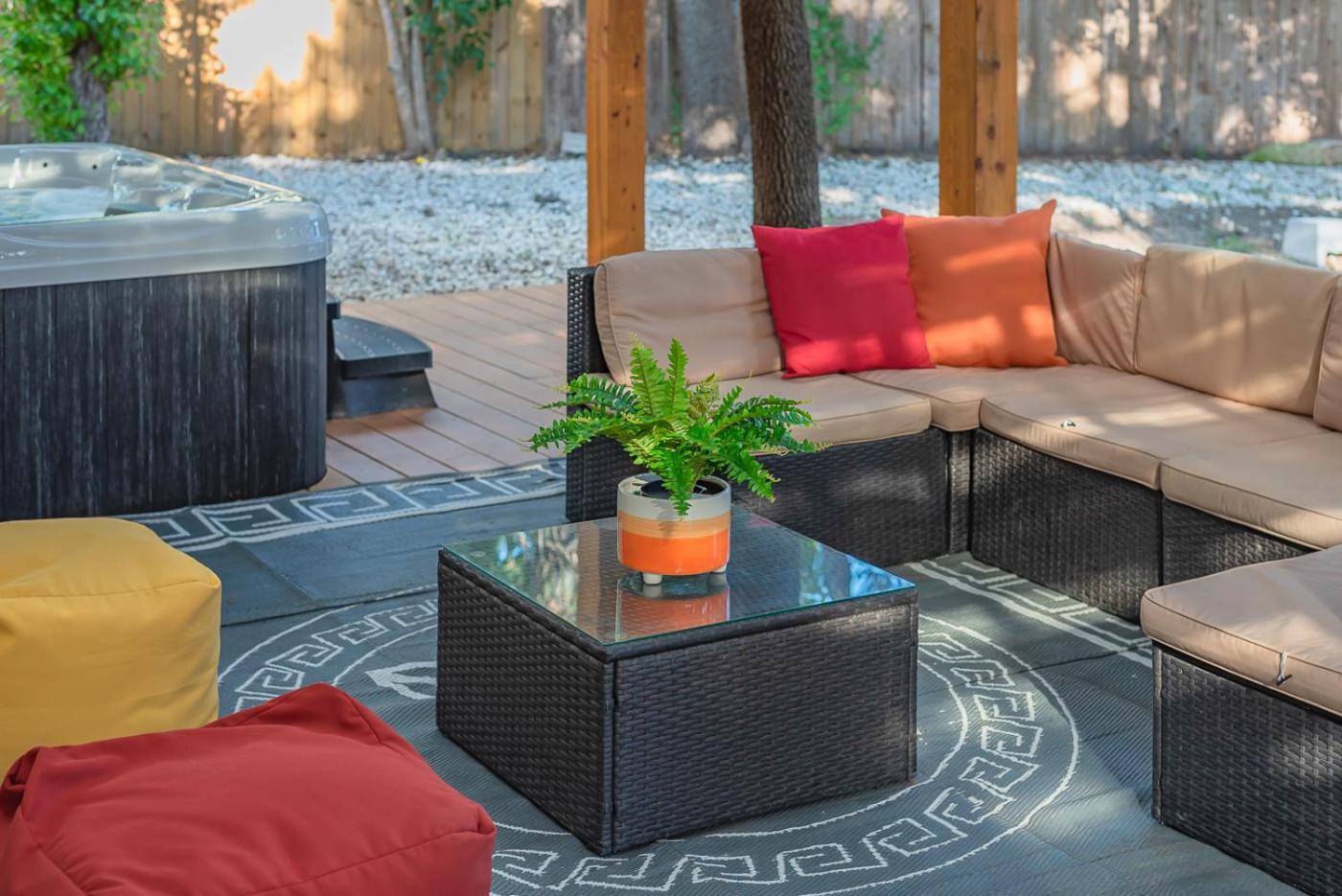 Luxurious Home With Hot Tub & Tree Deck By 6Flags サンアントニオ エクステリア 写真