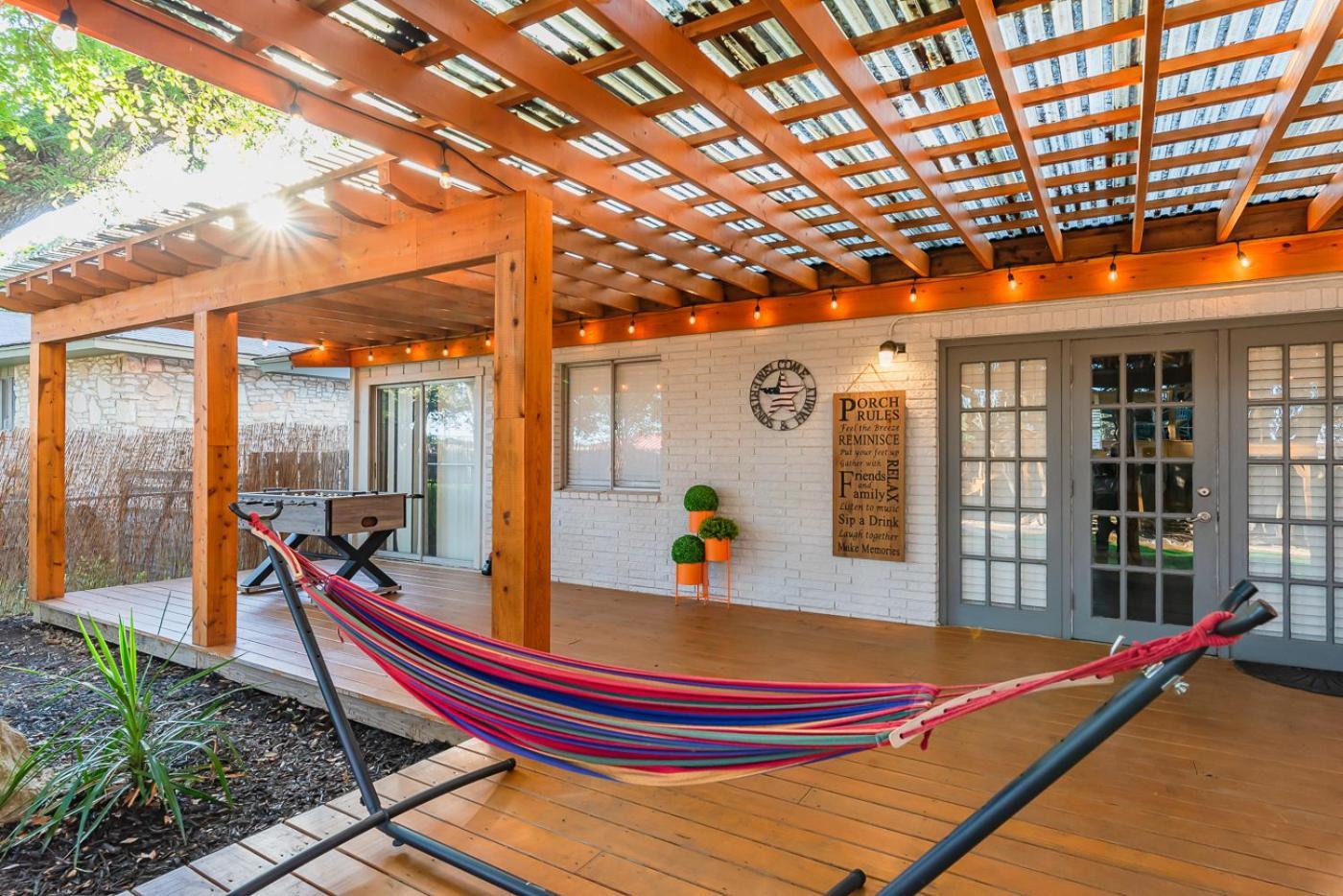 Luxurious Home With Hot Tub & Tree Deck By 6Flags サンアントニオ エクステリア 写真