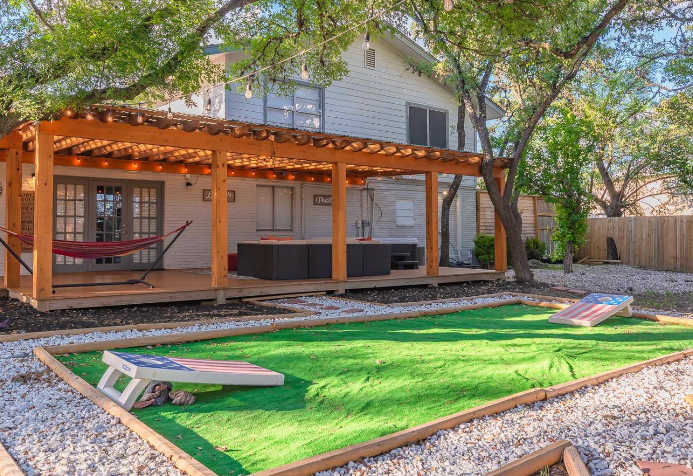 Luxurious Home With Hot Tub & Tree Deck By 6Flags サンアントニオ エクステリア 写真