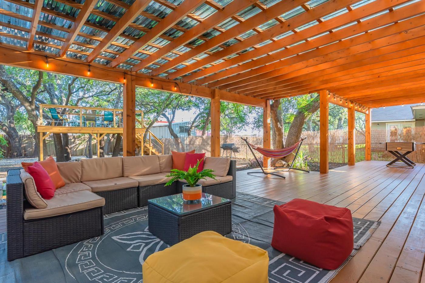 Luxurious Home With Hot Tub & Tree Deck By 6Flags サンアントニオ エクステリア 写真