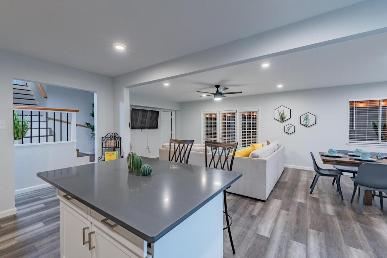 Luxurious Home With Hot Tub & Tree Deck By 6Flags サンアントニオ エクステリア 写真