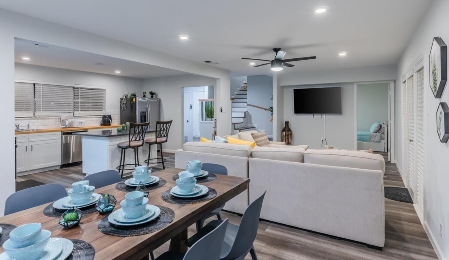 Luxurious Home With Hot Tub & Tree Deck By 6Flags サンアントニオ エクステリア 写真