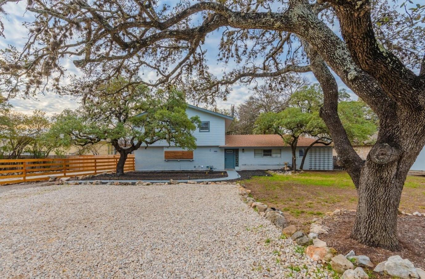 Luxurious Home With Hot Tub & Tree Deck By 6Flags サンアントニオ エクステリア 写真