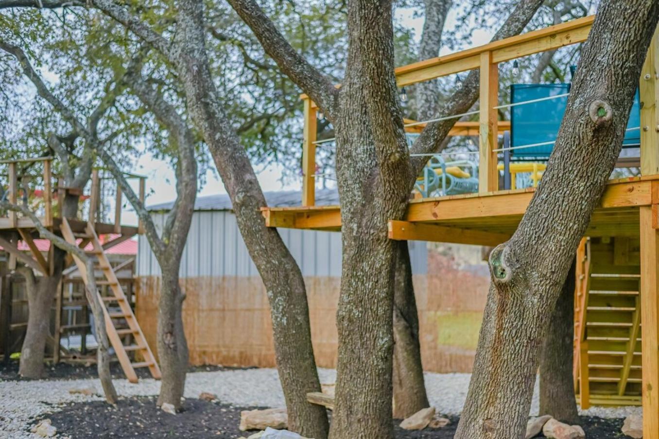 Luxurious Home With Hot Tub & Tree Deck By 6Flags サンアントニオ エクステリア 写真