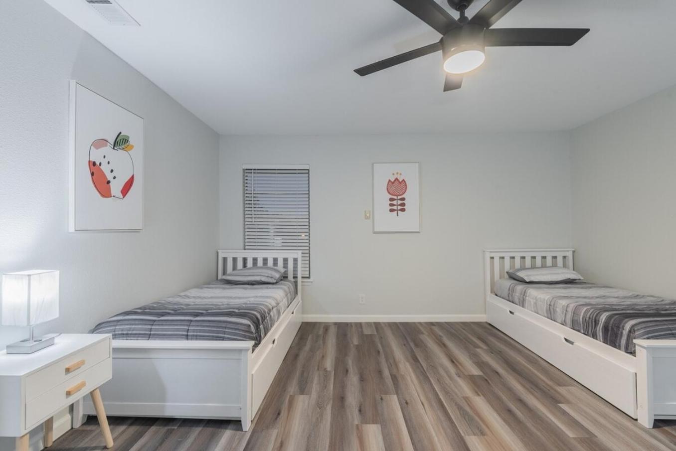 Luxurious Home With Hot Tub & Tree Deck By 6Flags サンアントニオ エクステリア 写真