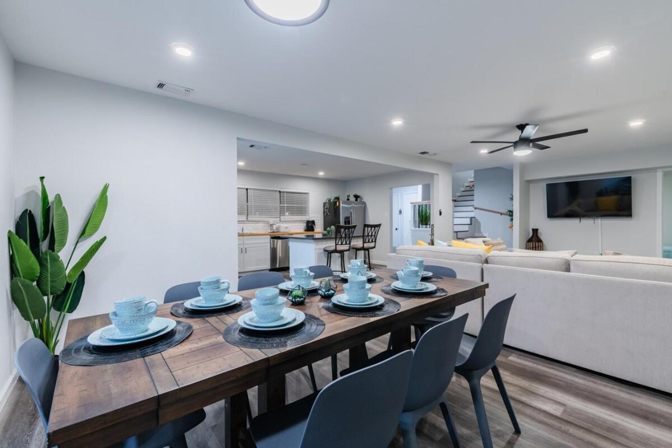 Luxurious Home With Hot Tub & Tree Deck By 6Flags サンアントニオ エクステリア 写真