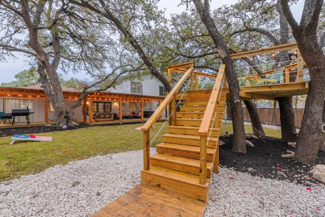 Luxurious Home With Hot Tub & Tree Deck By 6Flags サンアントニオ エクステリア 写真
