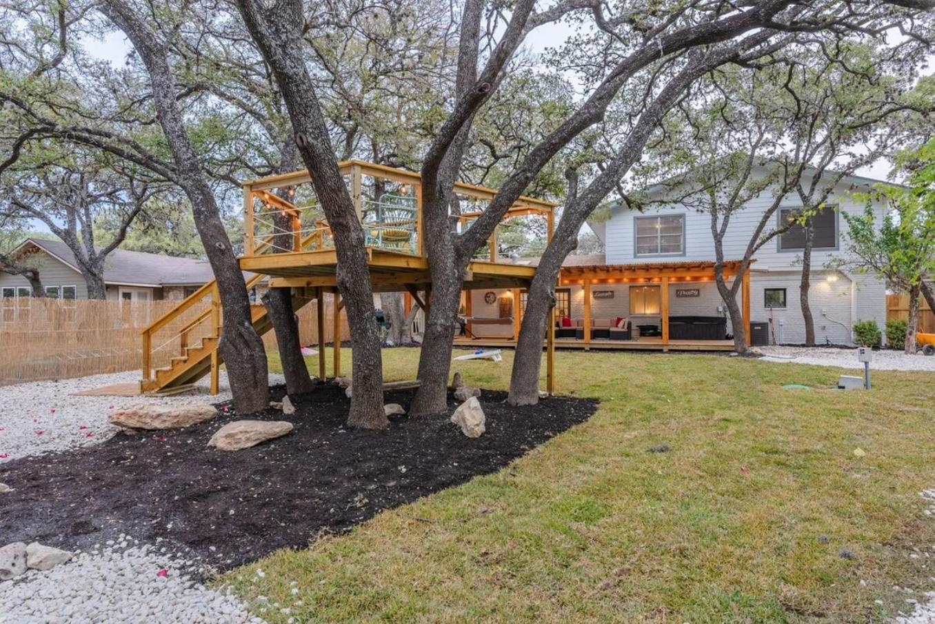 Luxurious Home With Hot Tub & Tree Deck By 6Flags サンアントニオ エクステリア 写真